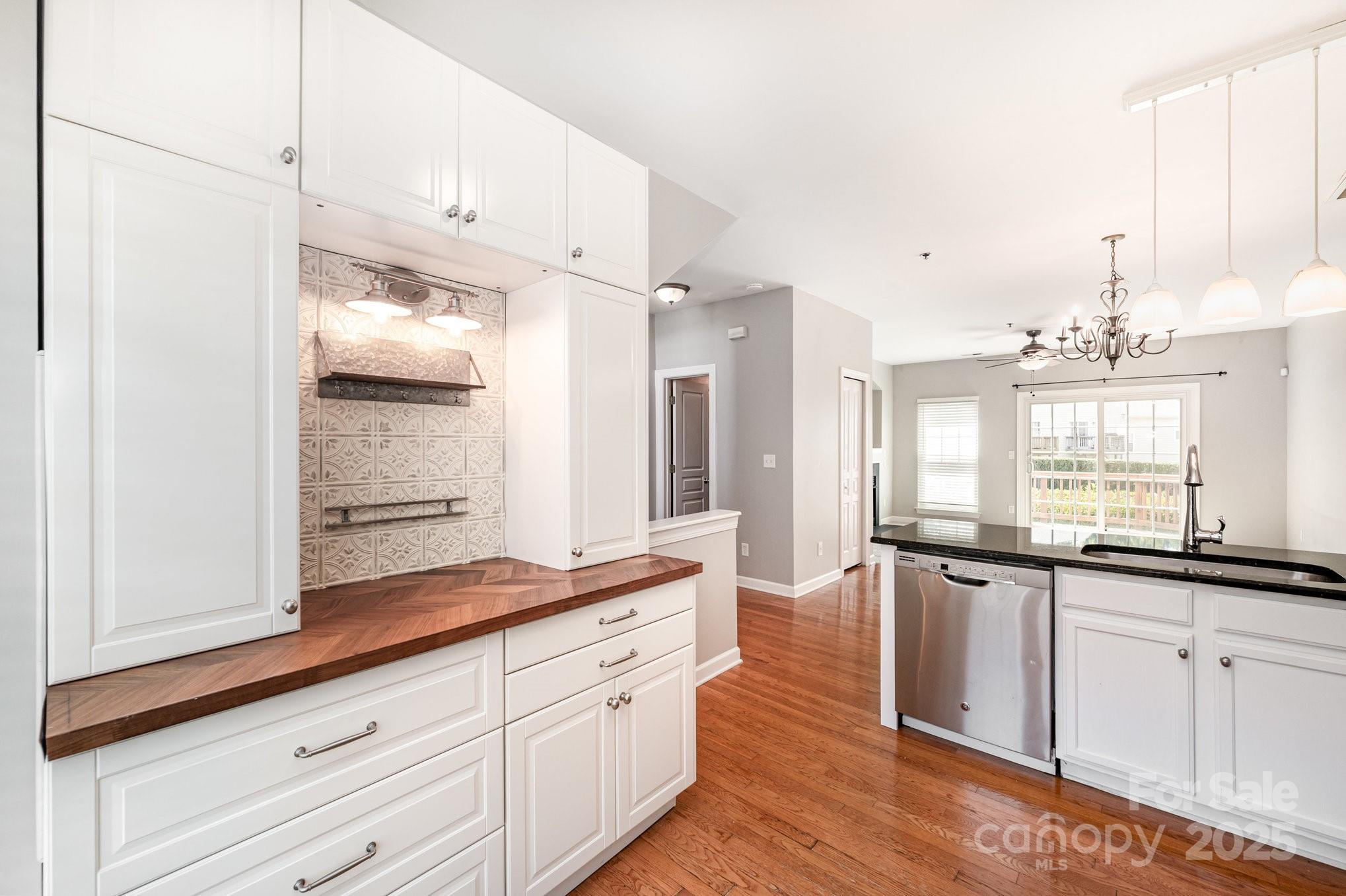 2833 Avalon Loop Road Charlotte, NC 28269 - Photo 8 of 32 Gallery Image 8