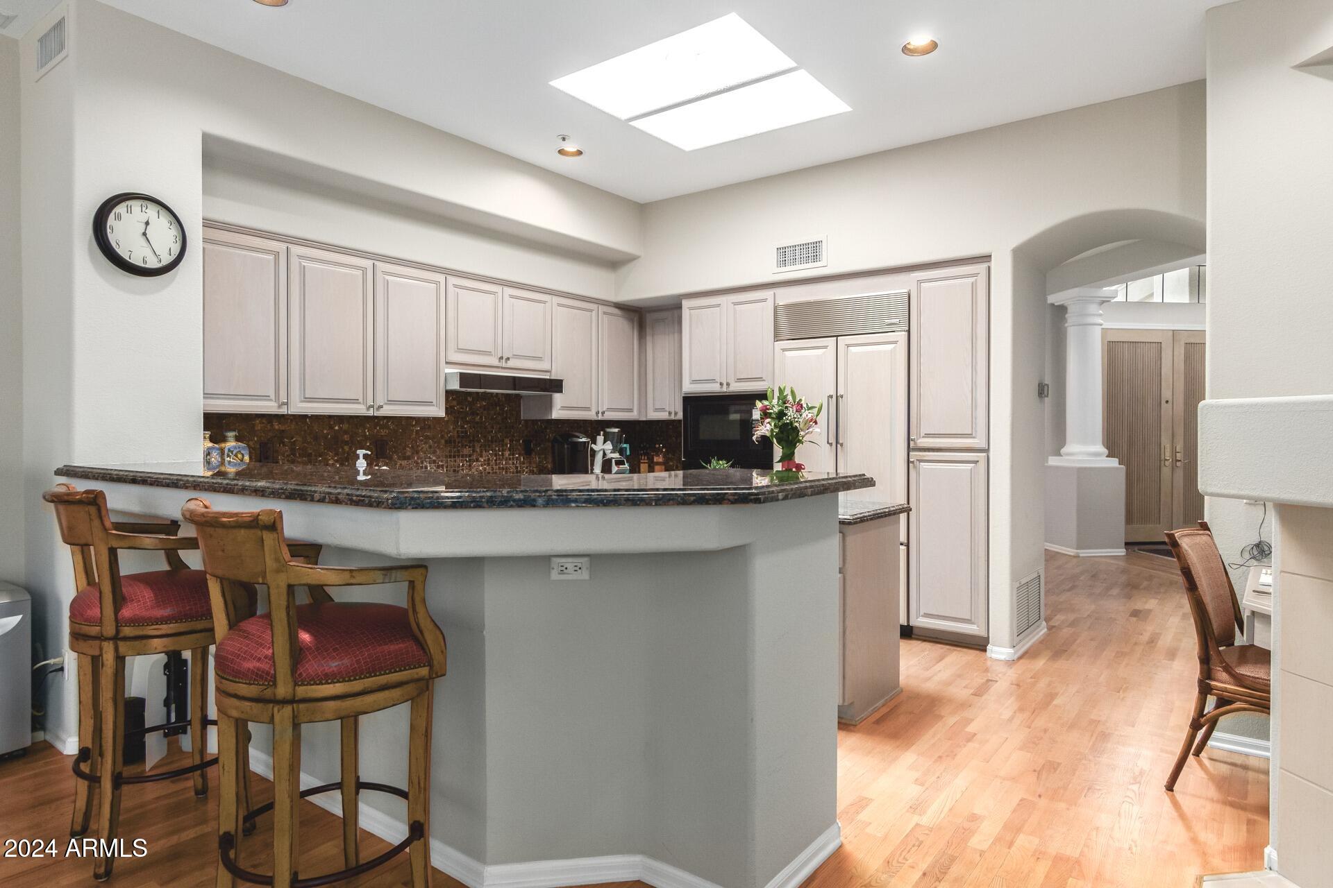 7705 East Doubletree Ranch Road, Unit 28 Scottsdale, AZ 85258 - Photo 14 of 49 Breakfast Bar