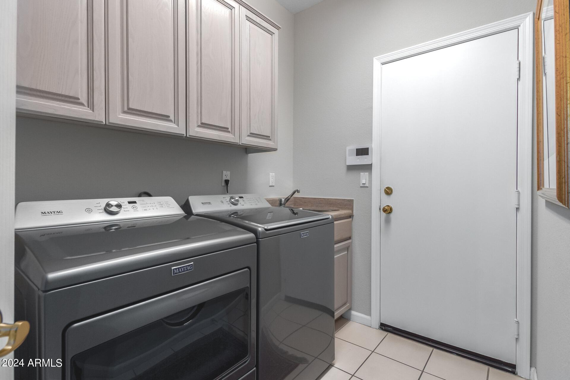 7705 East Doubletree Ranch Road, Unit 28 Scottsdale, AZ 85258 - Photo 31 of 49 Inside Laundry