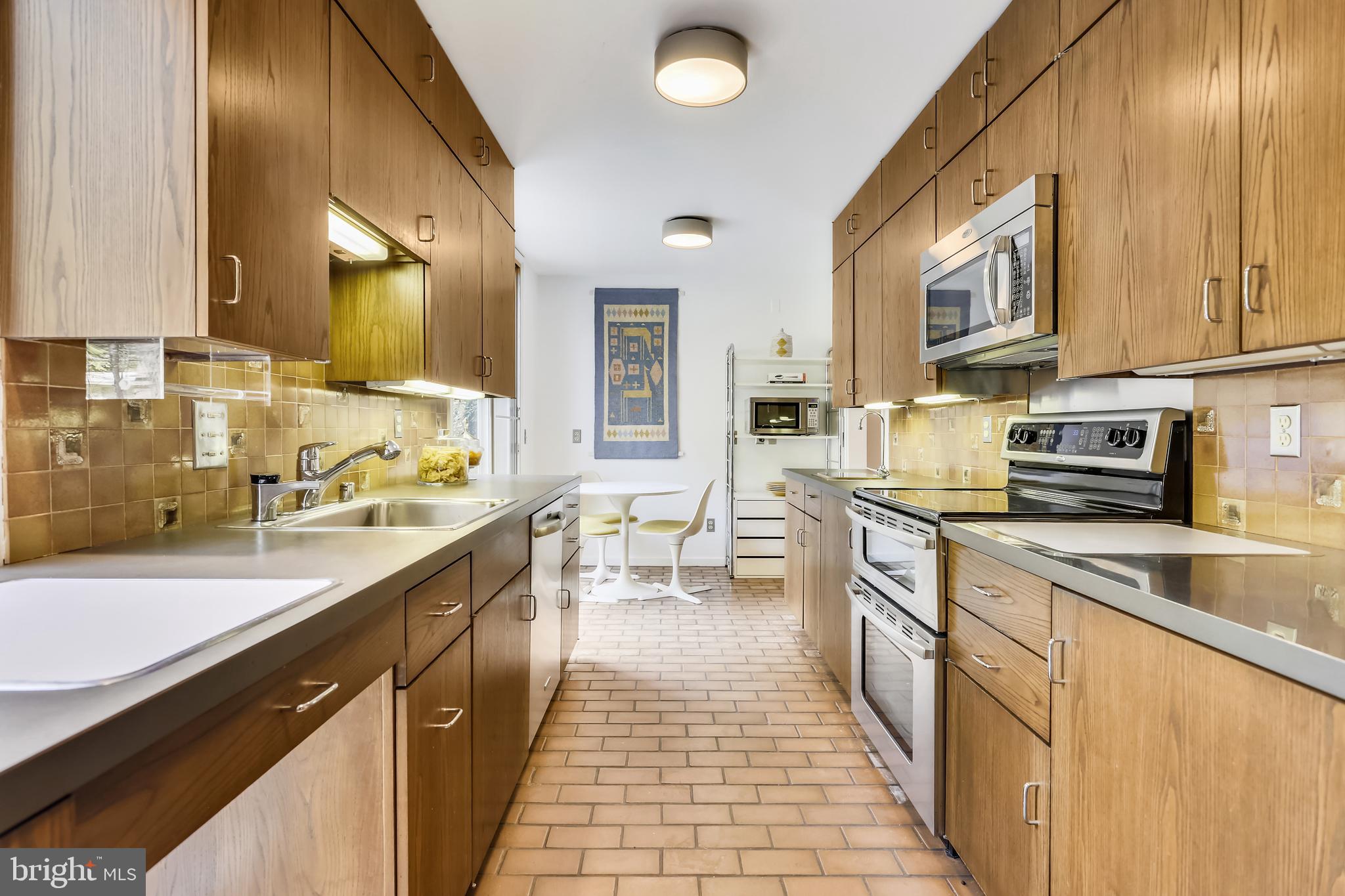 3928 Rickover Road Silver Spring, MD 20902 - Photo 13 of 62 18-foot eat-in kitchen features two separate sinks