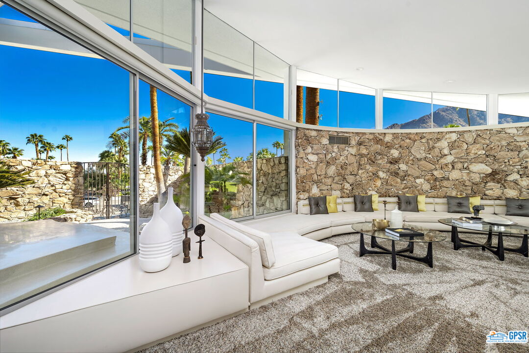 1350 Ladera Circle Palm Springs, CA 92262 - Photo 11 of 54 a living room with furniture