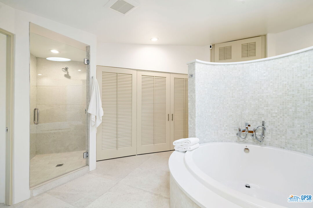 1350 Ladera Circle Palm Springs, CA 92262 - Photo 35 of 54 a bathroom with a bathtub and shower