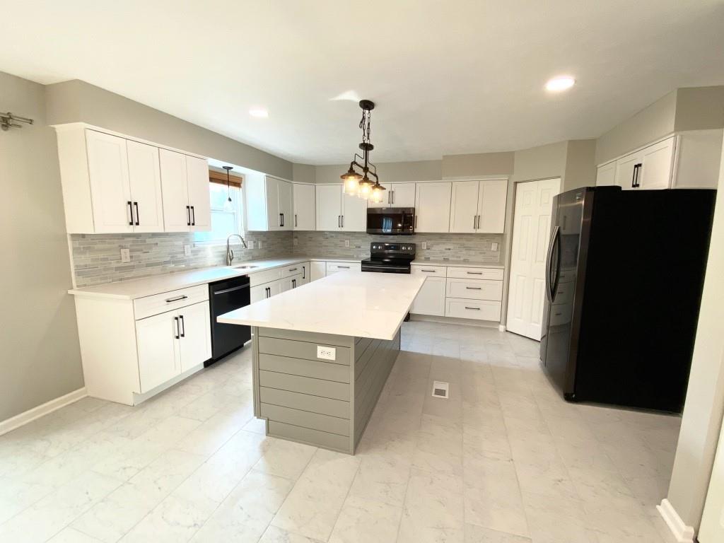 110 Walnut Drive McKees Rocks, PA 15136 - Photo 3 of 25 Gallery Image 3