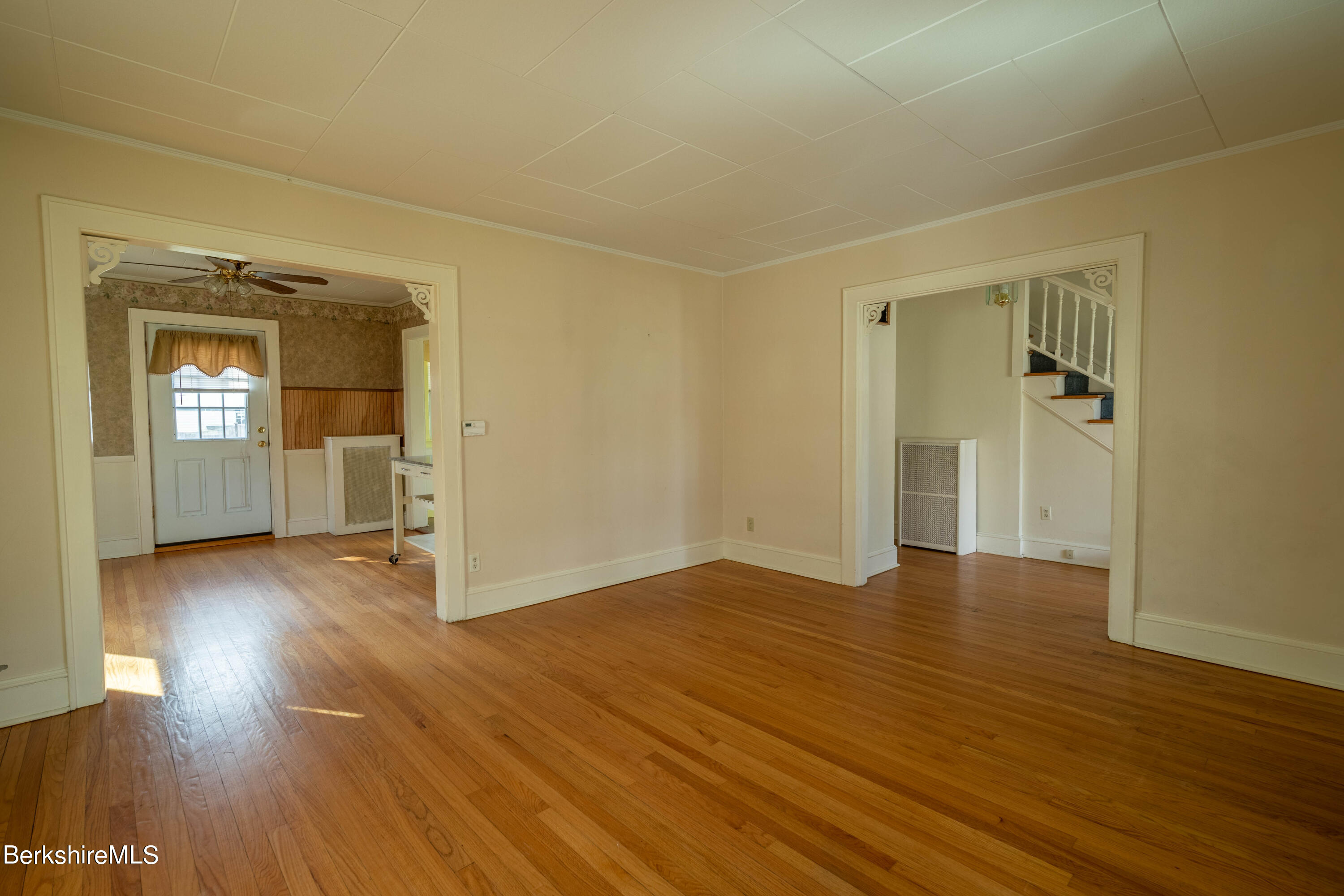 148 Holmes Road Pittsfield, MA 01201 - Photo 7 of 30 Living Room