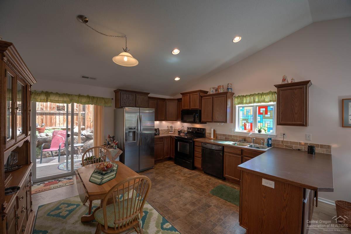 2816 Northeast Spring Water Place Bend, OR 97701 - Photo 5 of 16 Gallery Image 5