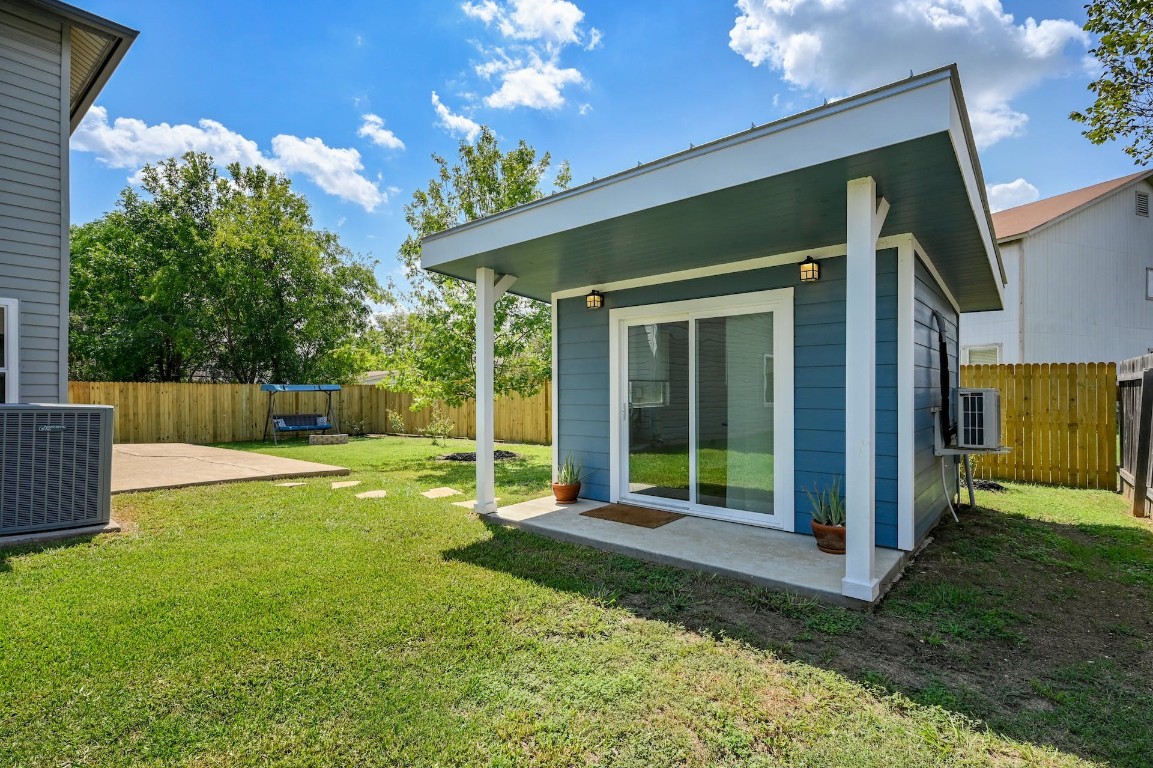 a view of a house with backyard and porch