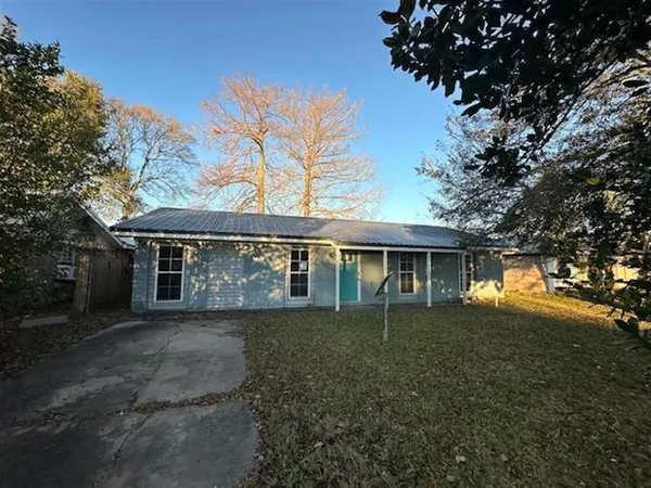 $69,900 | 321 Iowa Avenue, Lake Arthur, LA 70549