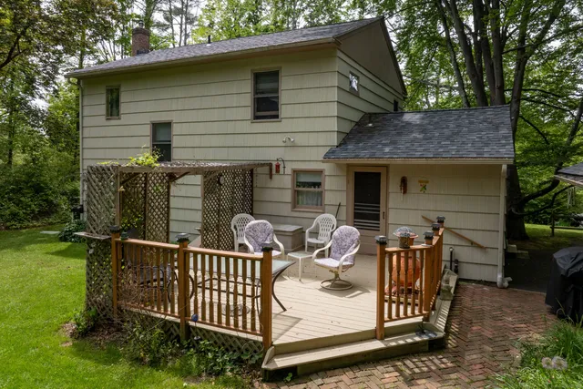 a view of a house with backyard and porch
