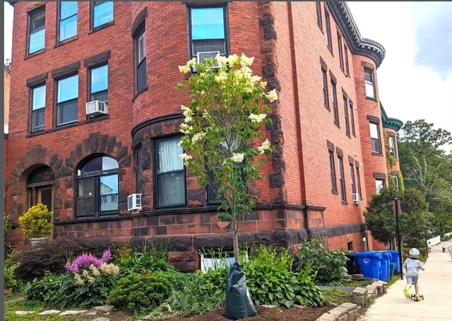 a view of a multi story building