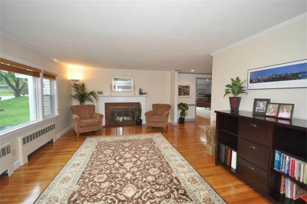 40 Lawrence Lane Lexington, MA 02421 - Photo 2 of 16