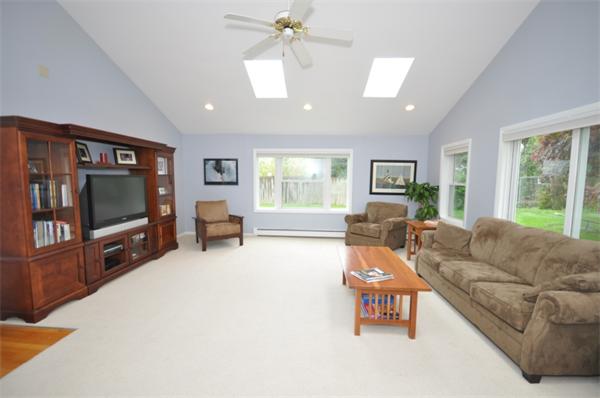 40 Lawrence Lane Lexington, MA 02421 - Photo 4 of 16