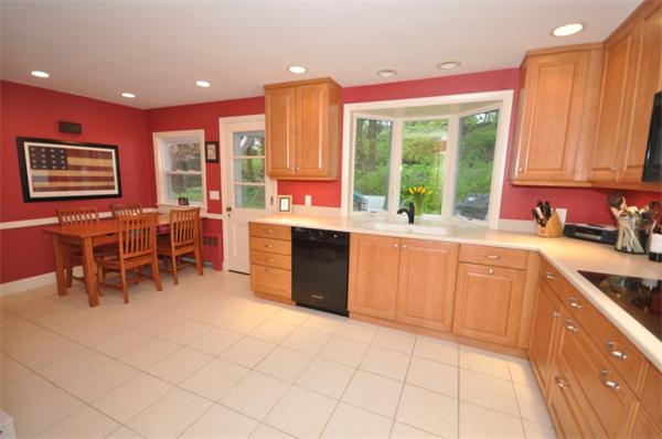 40 Lawrence Lane Lexington, MA 02421 - Photo 5 of 16