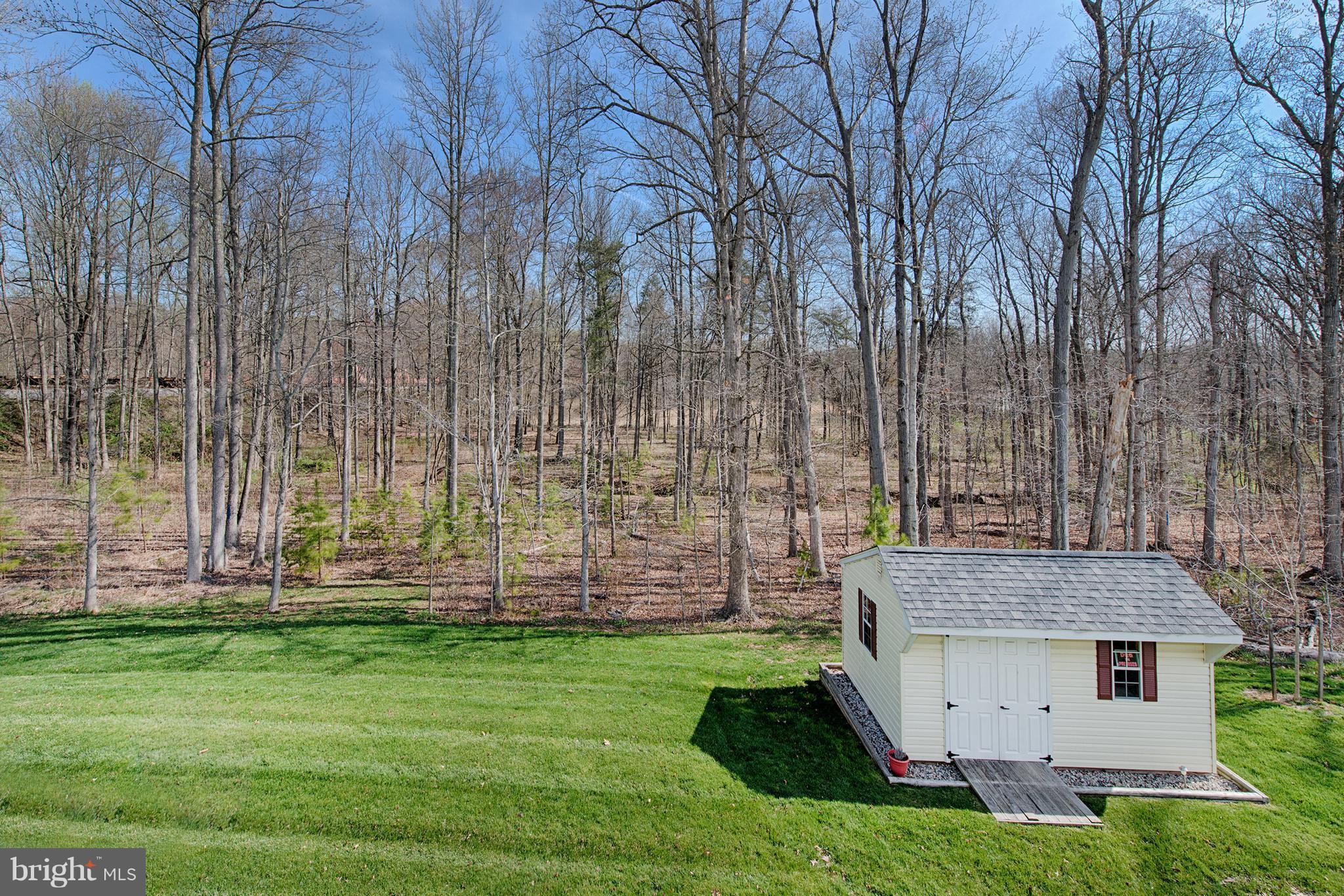 5602 Country Farm Road White Marsh, MD 21162 - Photo 4 of 30 Great rear yard with shed!