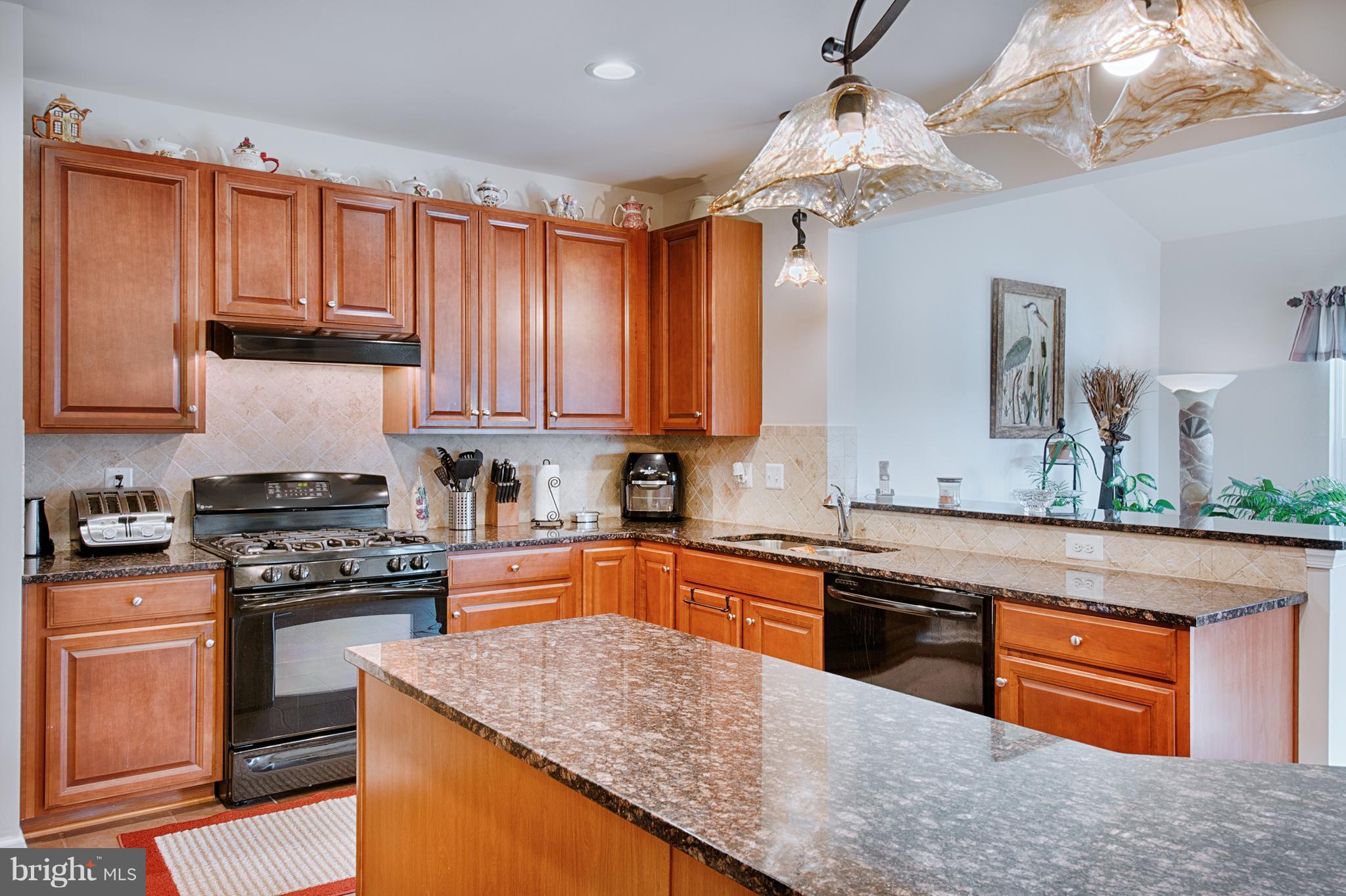 5602 Country Farm Road White Marsh, MD 21162 - Photo 7 of 30 Kitchen with granite counters & island!