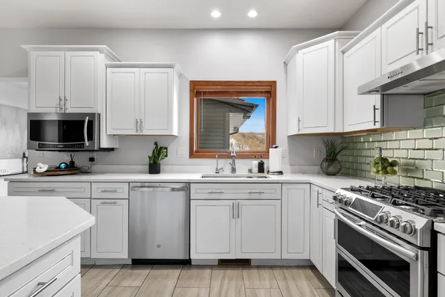 $980,000 | 2111 Clearwater Drive, Onalaska, WI 54650