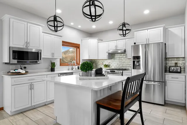 $980,000 | 2111 Clearwater Drive, Onalaska, WI 54650