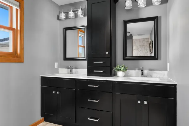 $980,000 | 2111 Clearwater Drive, Onalaska, WI 54650