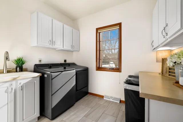 $980,000 | 2111 Clearwater Drive, Onalaska, WI 54650