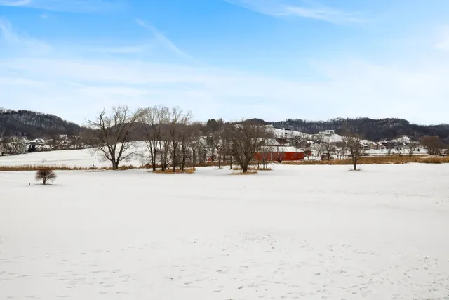 $980,000 | 2111 Clearwater Drive, Onalaska, WI 54650