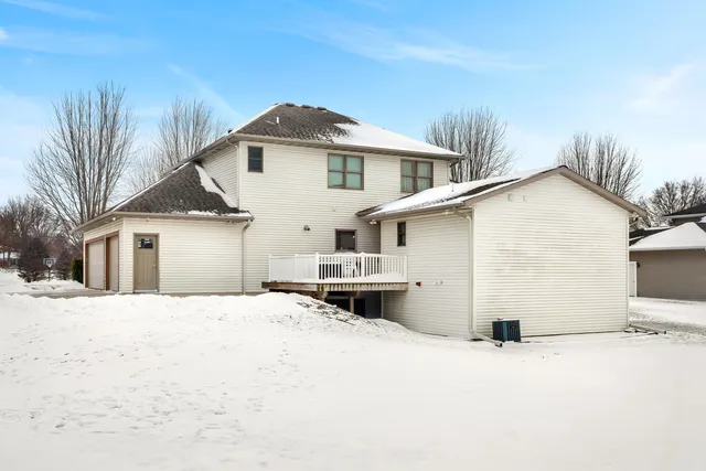 $980,000 | 2111 Clearwater Drive, Onalaska, WI 54650