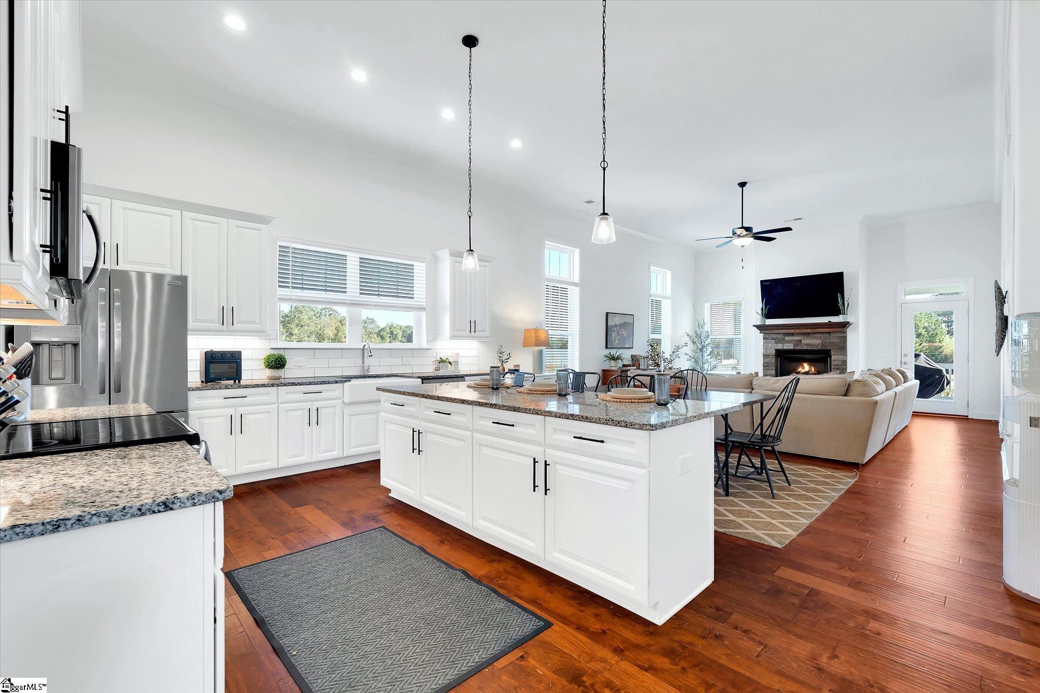 202 Montview Circle Greenville, SC 29617 - Photo 2 of 44