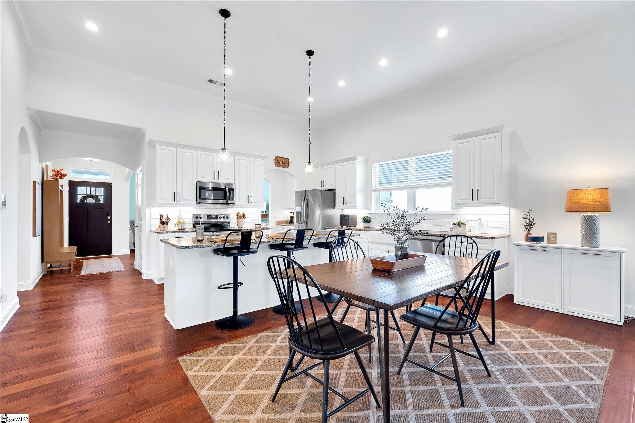 202 Montview Circle Greenville, SC 29617 - Photo 3 of 44