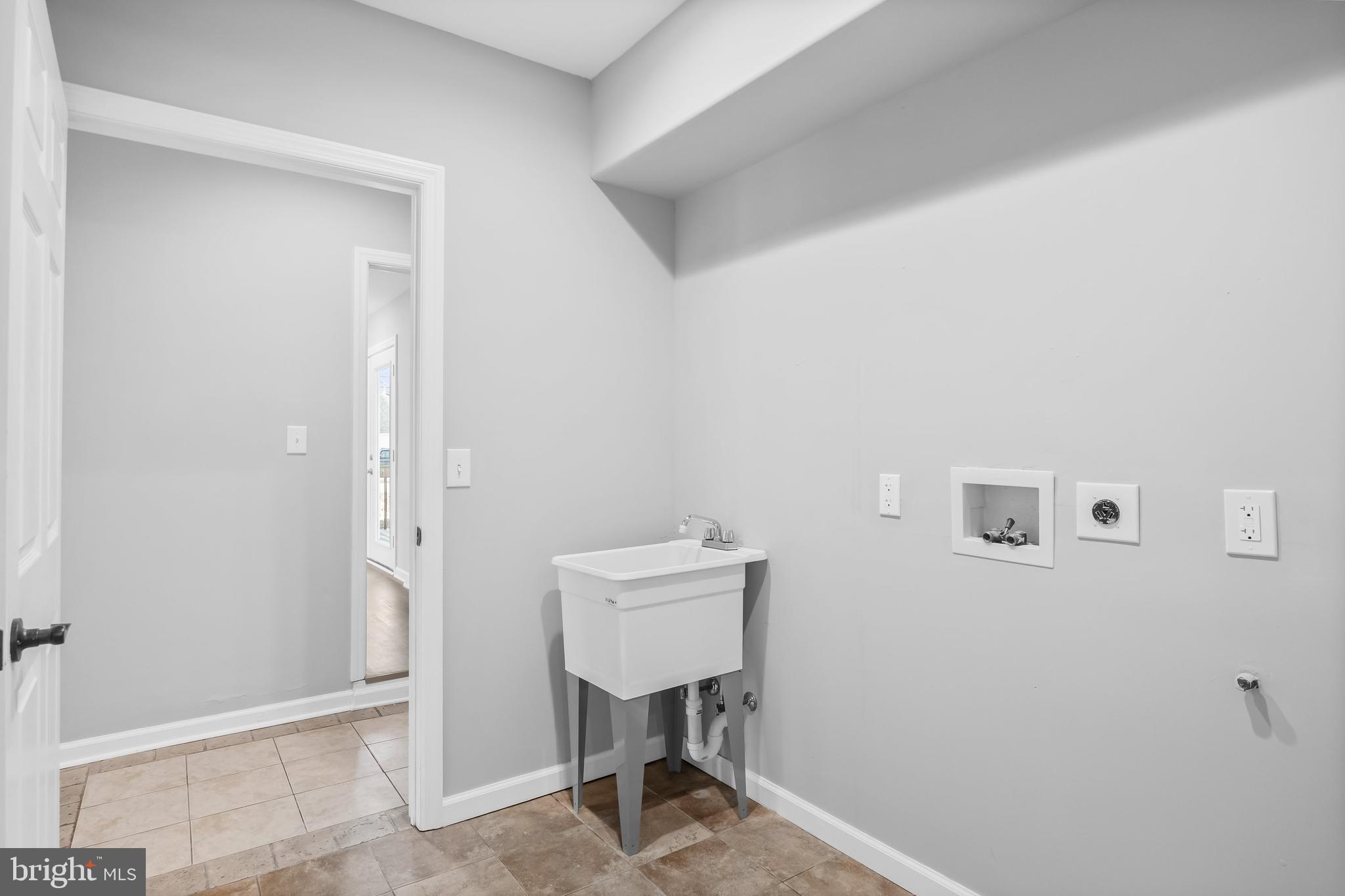 20 Mac Knight Drive Pine Hill, NJ 08021 - Photo 28 of 48 Main level laundry room