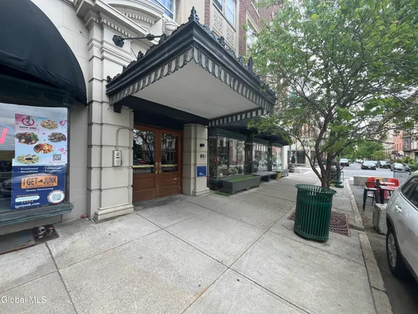 $1,860 | 200 Broadway, Unit 201, Troy, NY 12180