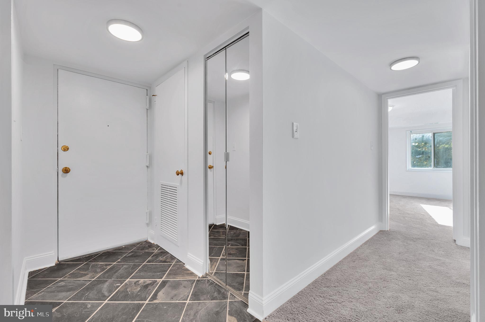 1531 Northgate Square, Unit 11B Reston, VA 20190 - Photo 14 of 25 Entrance/Foyer