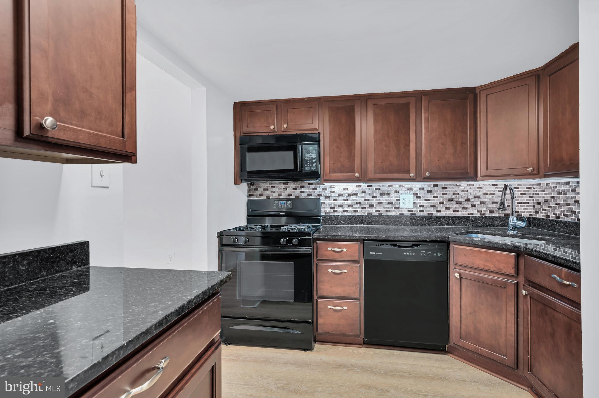 1531 Northgate Square, Unit 11B Reston, VA 20190 - Photo 4 of 25 Kitchen