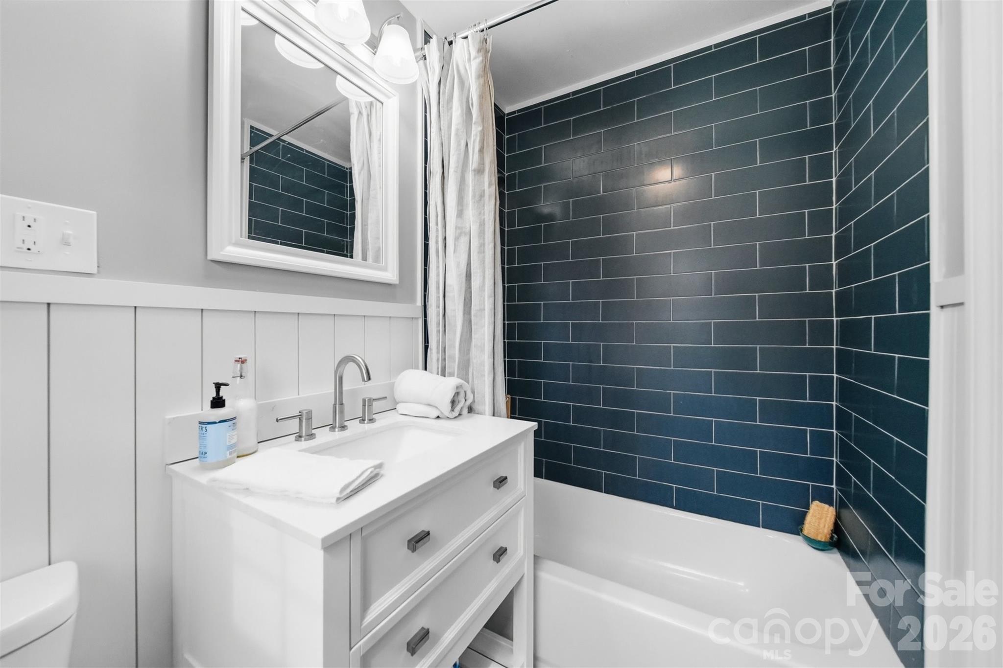 705 2nd Avenue Northeast Conover, NC 28613 - Photo 23 of 43 a bathroom with a sink mirror toilet and bathtub