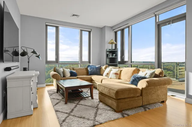 $695,000 | 701 Ridge Hill Boulevard, Unit PHF, Yonkers, NY 10710