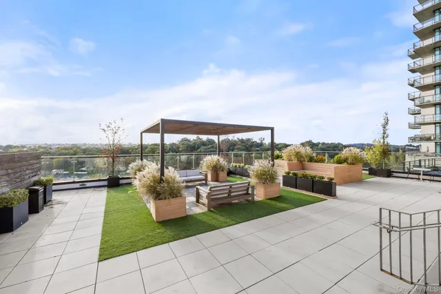 $695,000 | 701 Ridge Hill Boulevard, Unit PHF, Yonkers, NY 10710