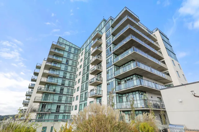 $695,000 | 701 Ridge Hill Boulevard, Unit PHF, Yonkers, NY 10710