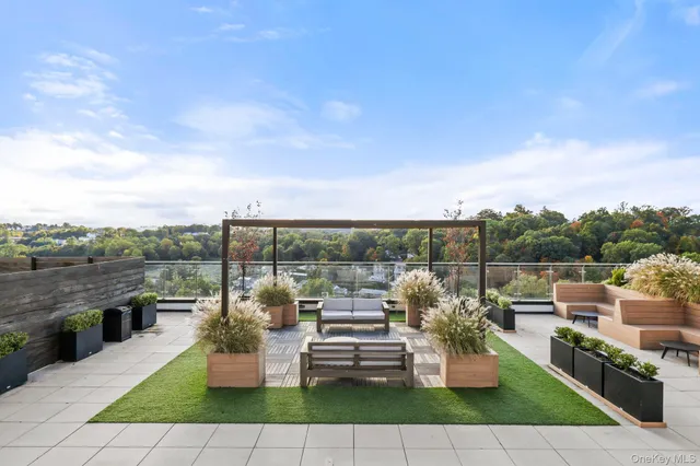 $695,000 | 701 Ridge Hill Boulevard, Unit PHF, Yonkers, NY 10710