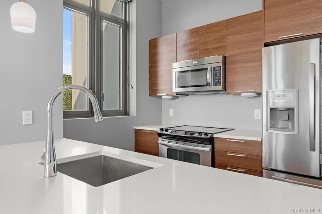 $695,000 | 701 Ridge Hill Boulevard, Unit PHF, Yonkers, NY 10710