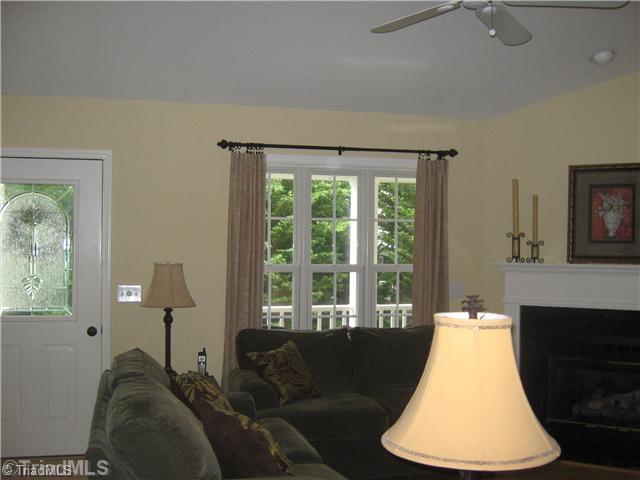 6380 Armsburg Road Clemmons, NC 27012 - Photo 4 of 16 Den/Family/Great Room.