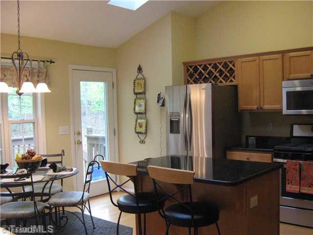 6380 Armsburg Road Clemmons, NC 27012 - Photo 5 of 16 Kitchen.