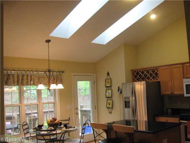 6380 Armsburg Road Clemmons, NC 27012 - Photo 6 of 16 Kitchen.