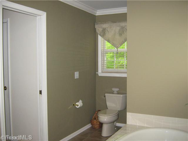 6380 Armsburg Road Clemmons, NC 27012 - Photo 9 of 16 Master Bath/Spa.