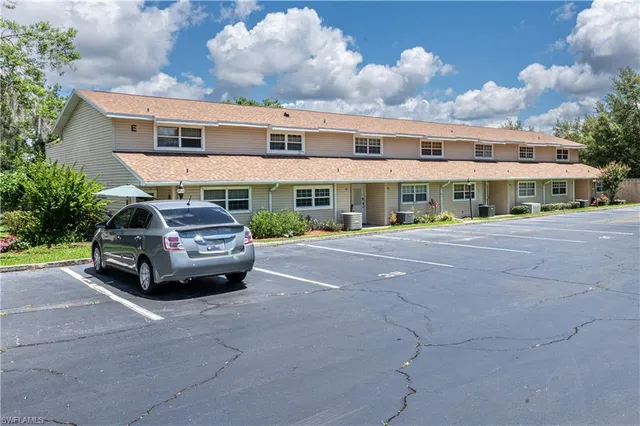 $248,900 | 11001 Southeast Sunset Harbor Road, Unit 34, Summerfield, FL 34491