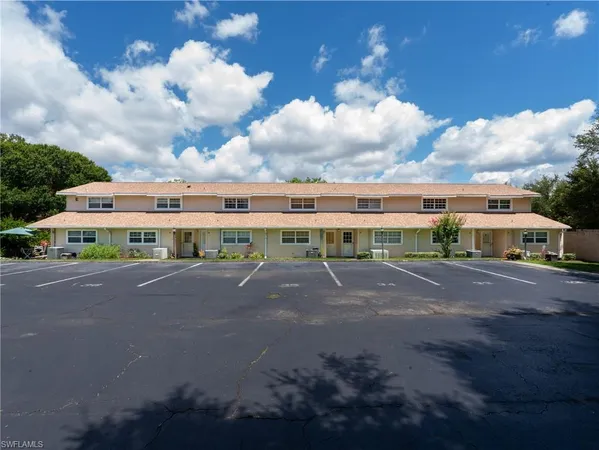 $248,900 | 11001 Southeast Sunset Harbor Road, Unit 34, Summerfield, FL 34491