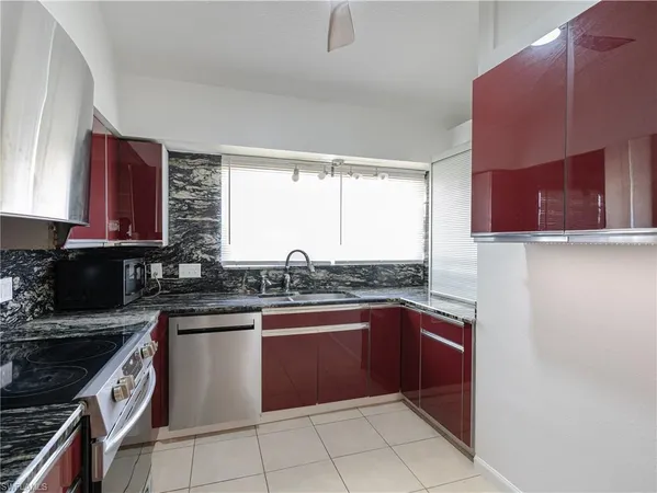 $248,900 | 11001 Southeast Sunset Harbor Road, Unit 34, Summerfield, FL 34491