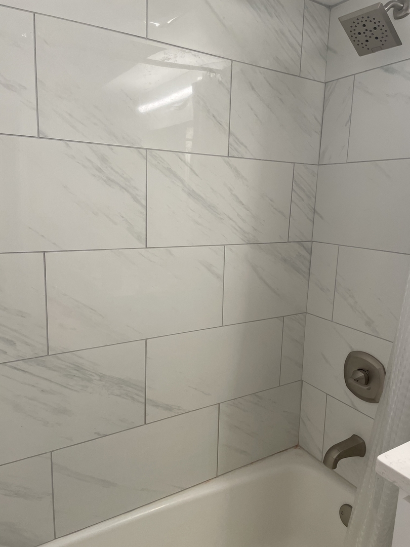 655 West Irving Park Road, Unit 1807 Chicago, IL 60613 - Photo 16 of 23 a bathroom with a bathtub