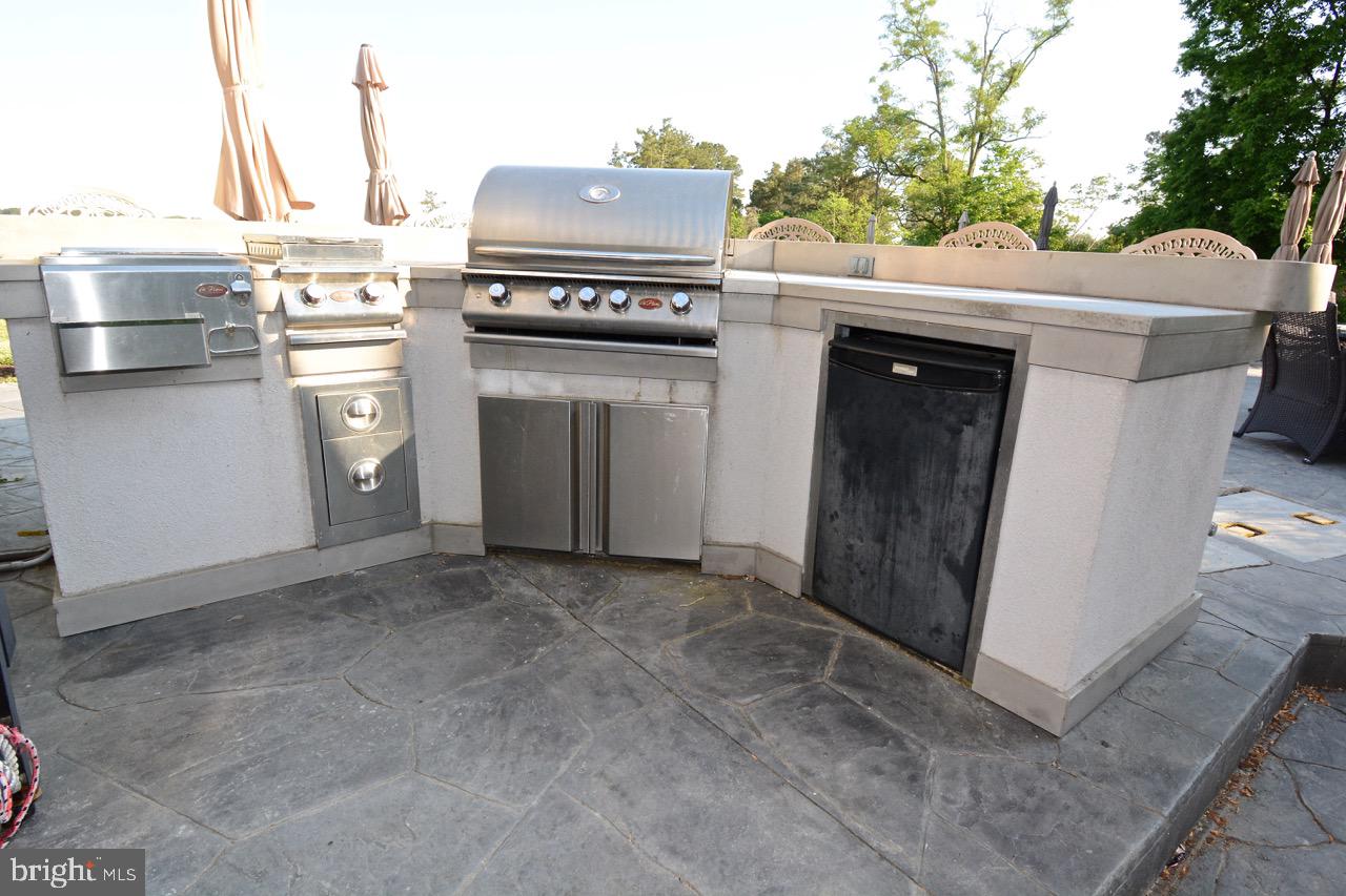 1669 Town Point Road Cambridge, MD 21613 - Photo 11 of 59 Outdoor Kitchen
