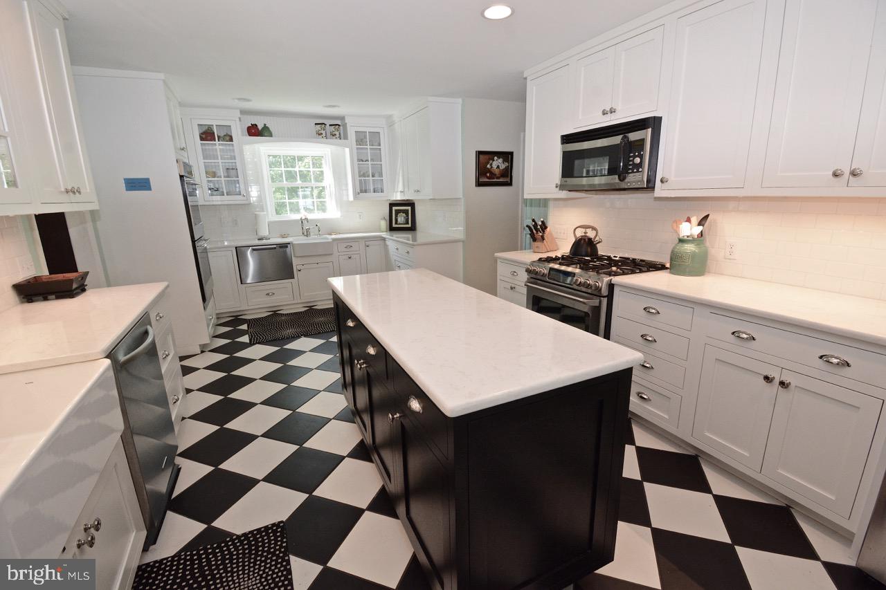 1669 Town Point Road Cambridge, MD 21613 - Photo 24 of 59 Kitchen