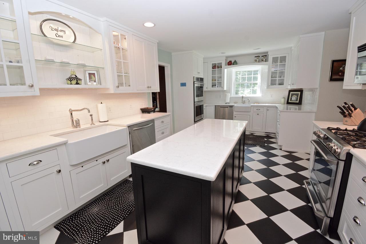 1669 Town Point Road Cambridge, MD 21613 - Photo 25 of 59 Kitchen
