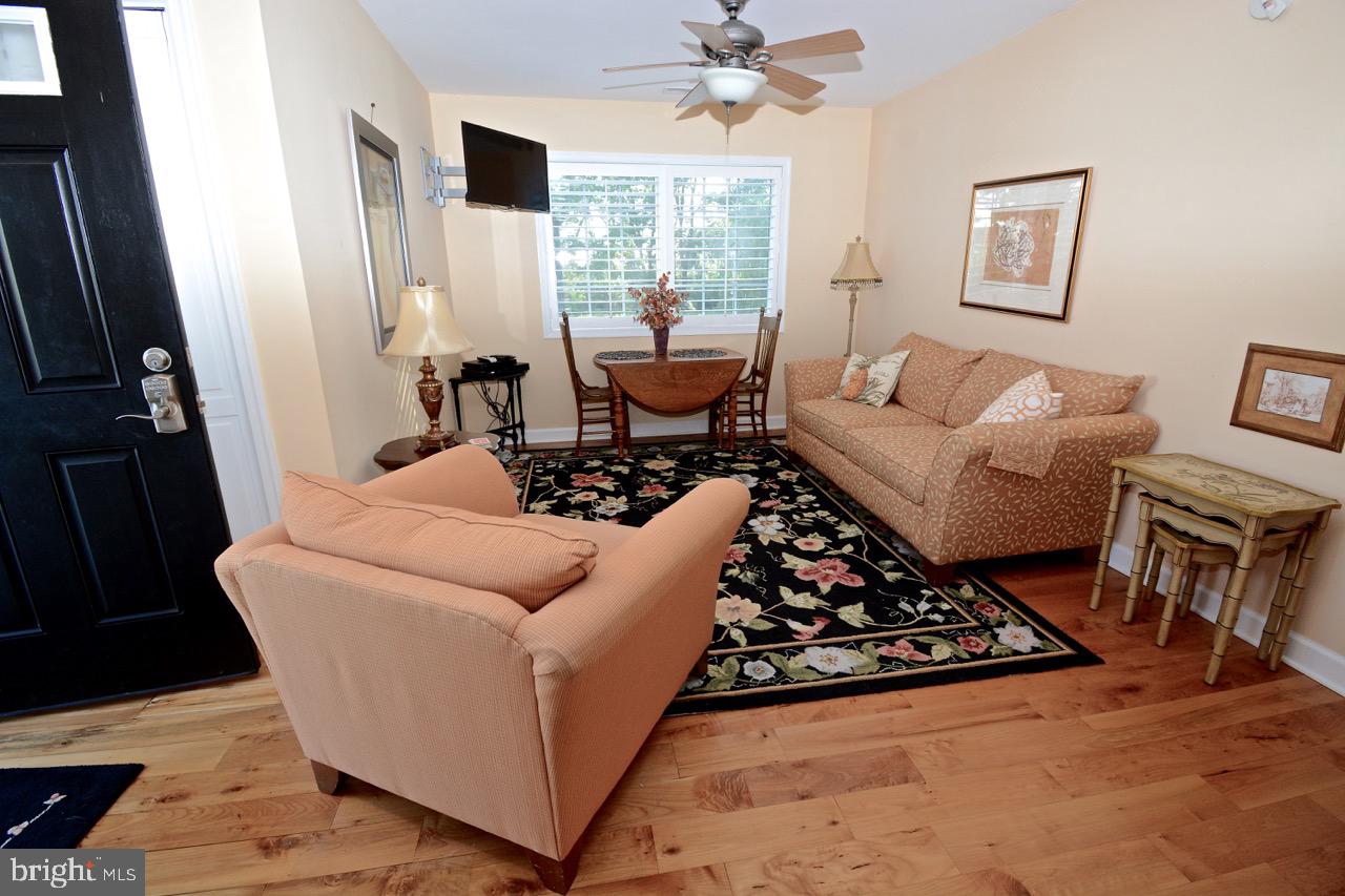1669 Town Point Road Cambridge, MD 21613 - Photo 54 of 59 Apartment Living Room