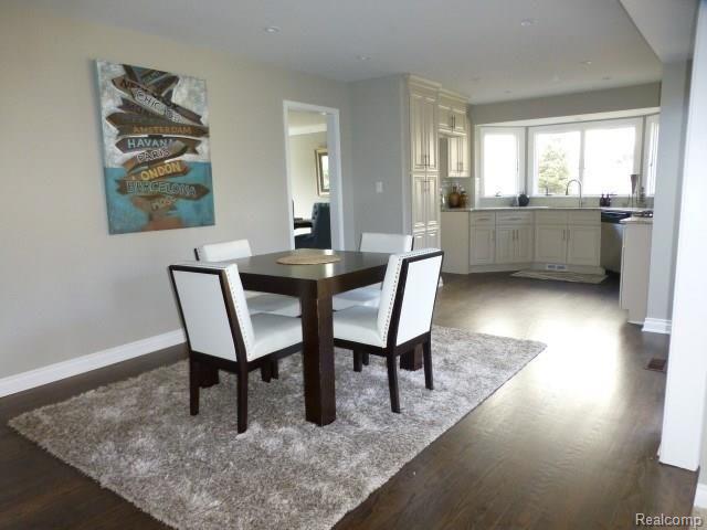 564 Rolling Green Circle Rochester Hills, MI 48309 - Photo 4 of 24