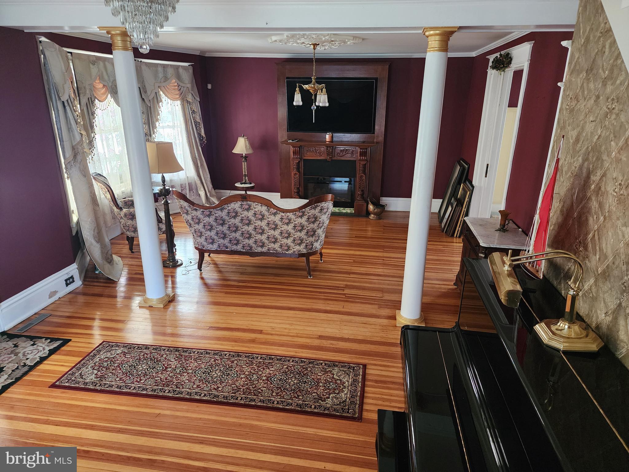 224 North State Street Dover, DE 19901 - Photo 8 of 43 a living room with furniture